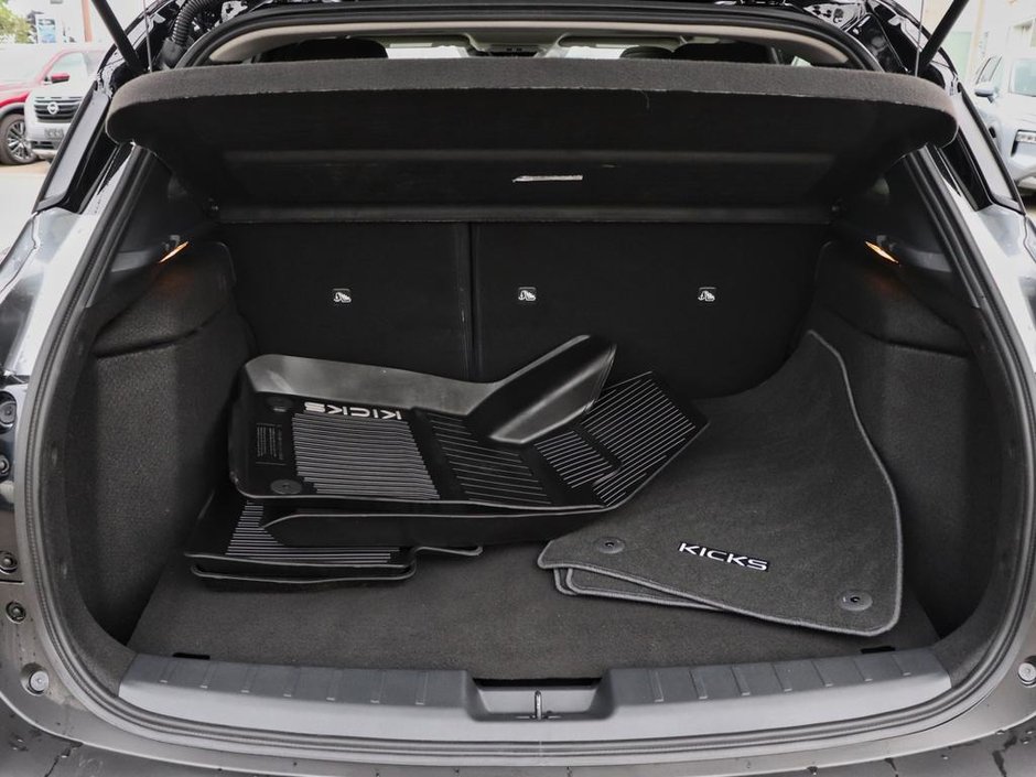 2025 Nissan Kicks SR-17