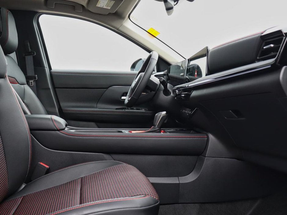 2025 Nissan Kicks SR-15