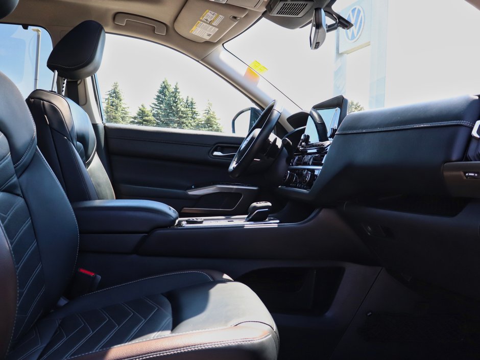 2023 Nissan Pathfinder Platinum-16
