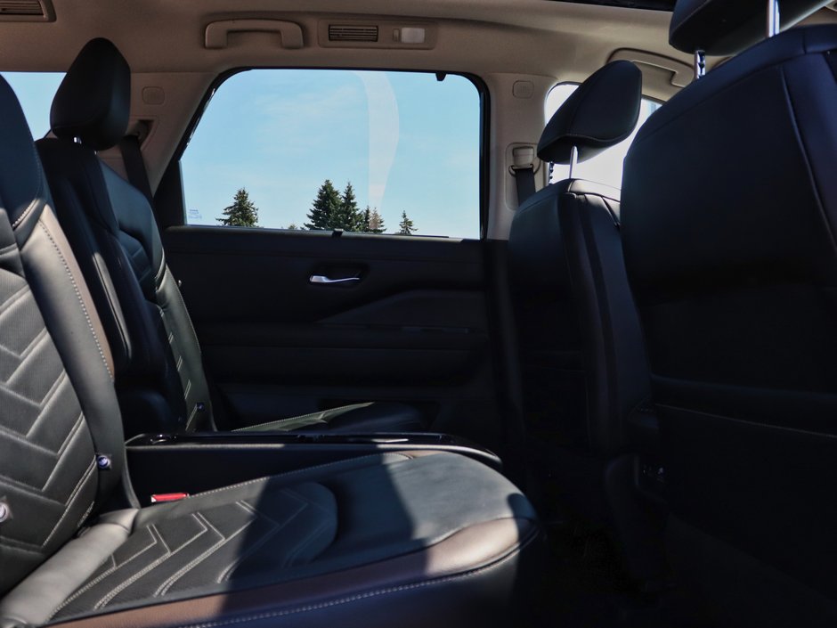 2023 Nissan Pathfinder Platinum-18