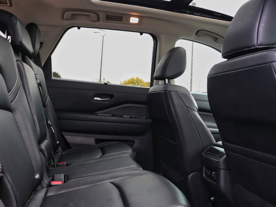 2023 Nissan Pathfinder SL-16