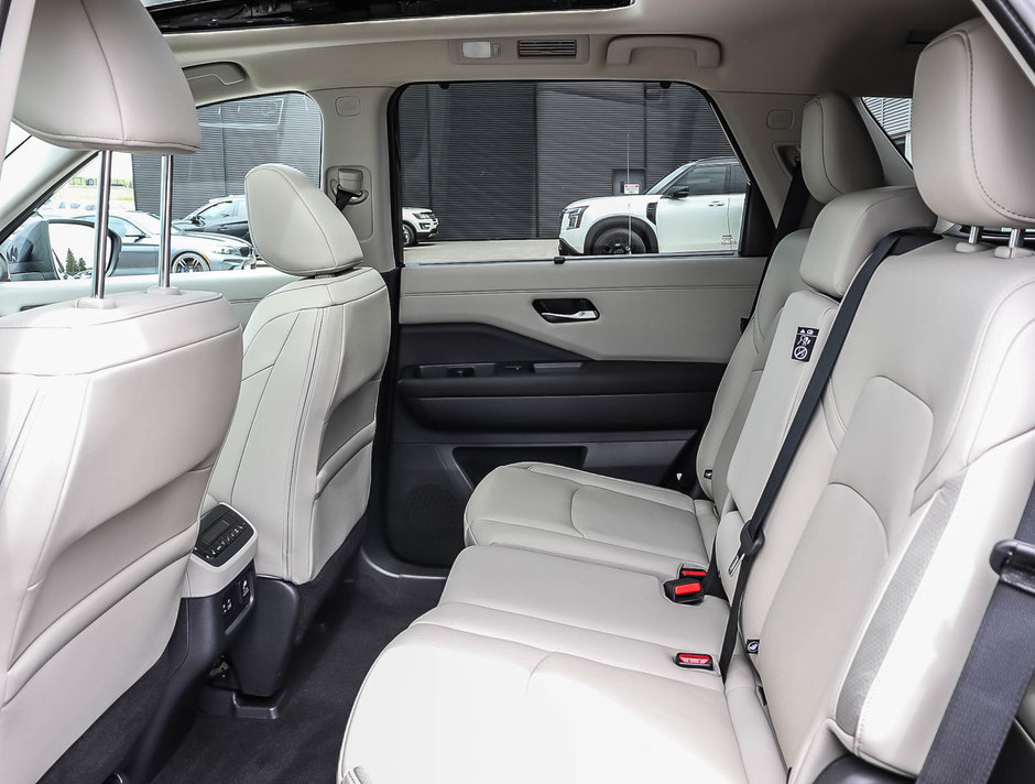 2024 Nissan Pathfinder SL-16