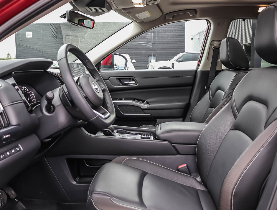 2024 Nissan Pathfinder SL-8