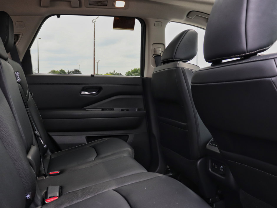 2024 Nissan Pathfinder SL-16
