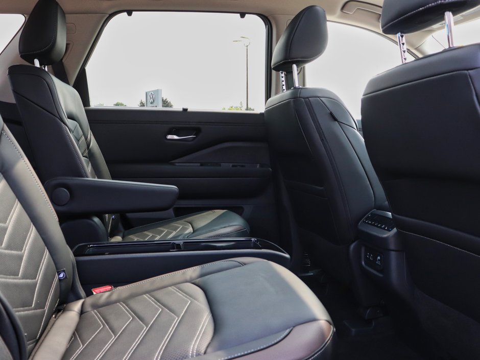 2024 Nissan Pathfinder Platinum-17