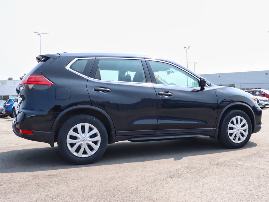 2017 Nissan Rogue S-1