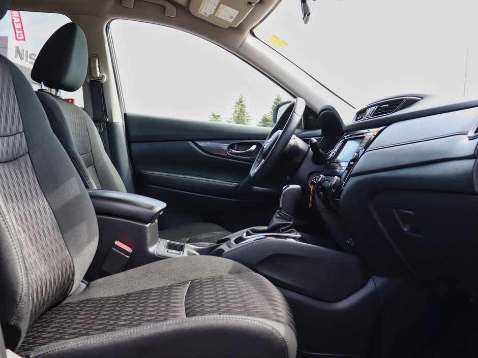 2020 Nissan Rogue S-15