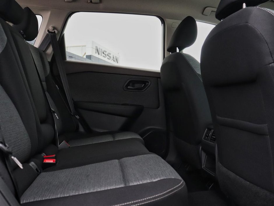 2022 Nissan Rogue S-16