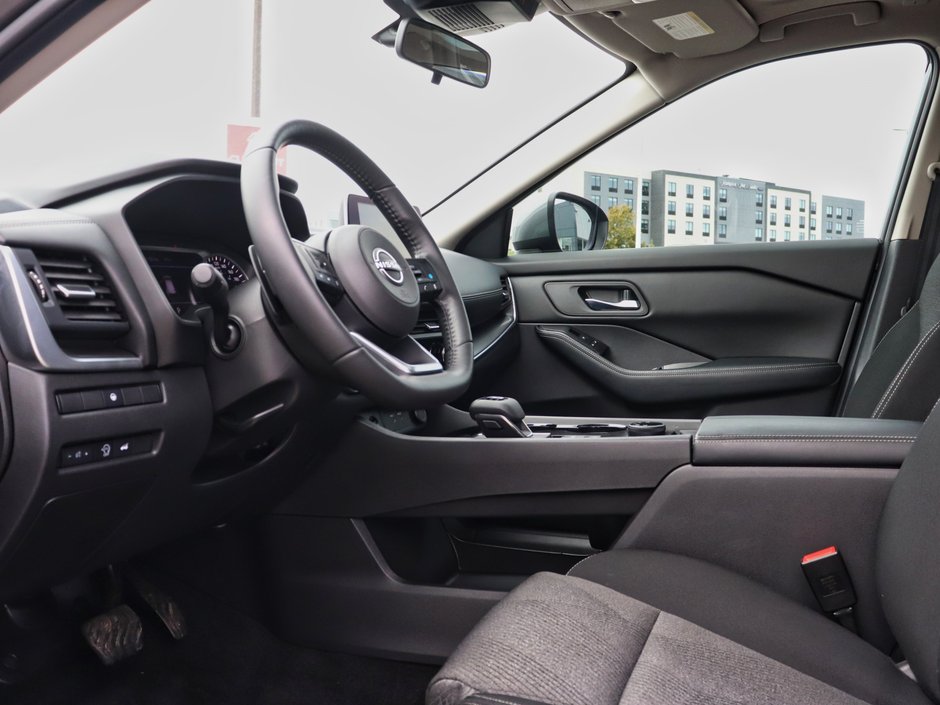 2024 Nissan Rogue SV-8
