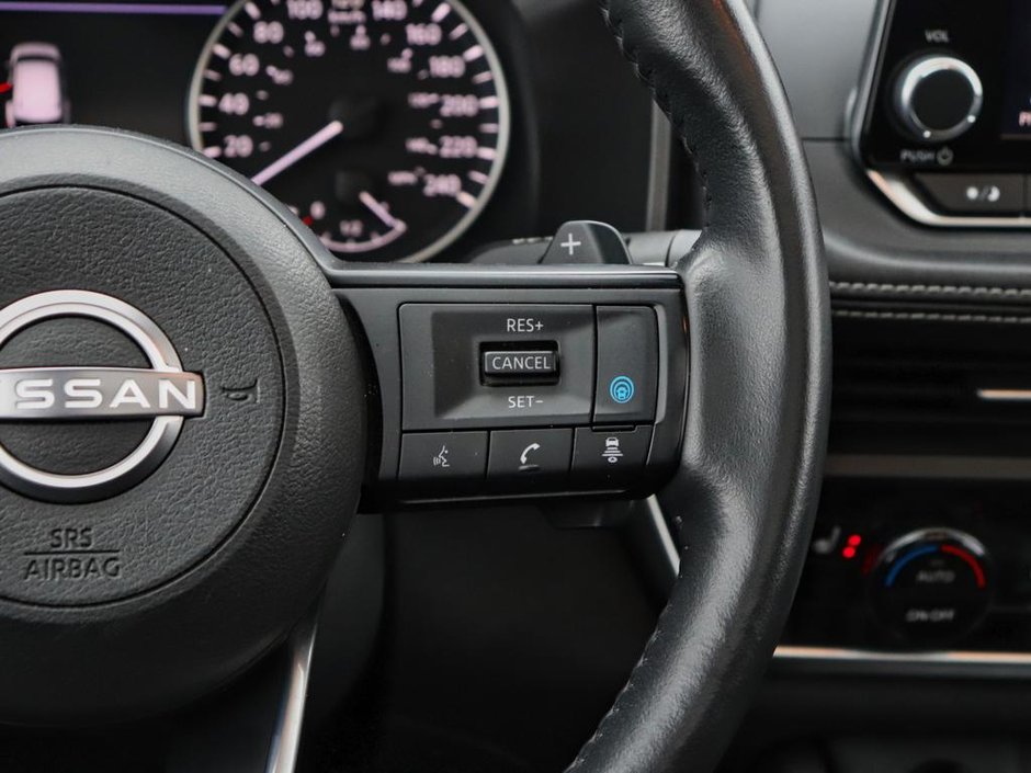 2024 Nissan Rogue SV Moonroof-12