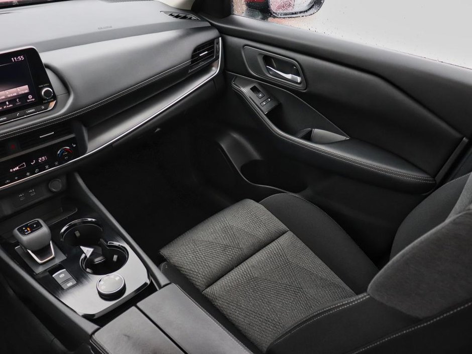 2024 Nissan Rogue SV Moonroof-15