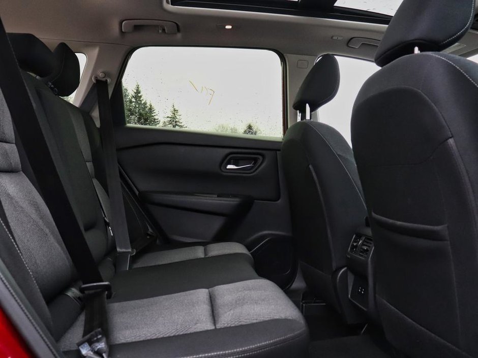 2024 Nissan Rogue SV Moonroof-18