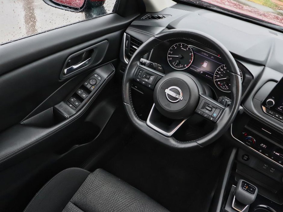 2024 Nissan Rogue SV Moonroof-13