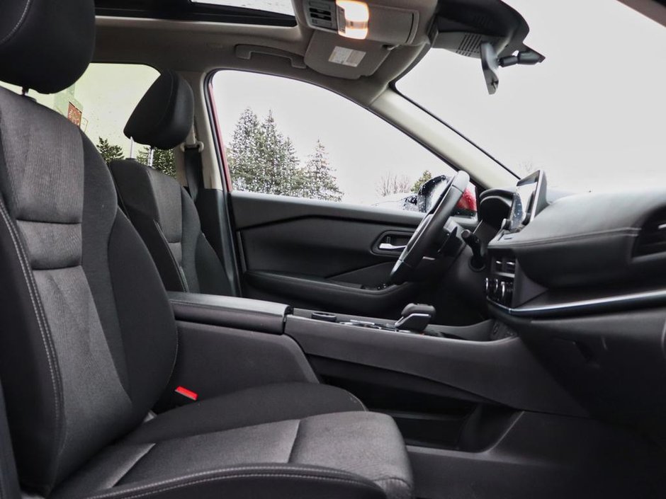 2024 Nissan Rogue SV Moonroof-17