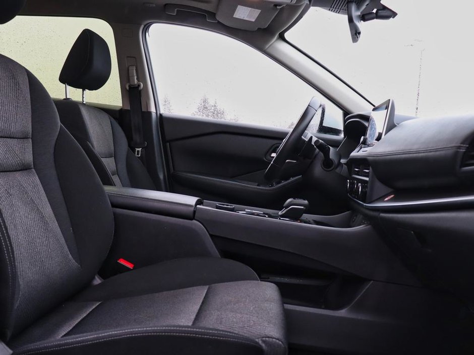 2024 Nissan Rogue SV Moonroof-17