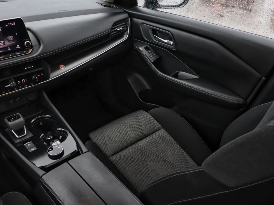 2024 Nissan Rogue SV Moonroof-14