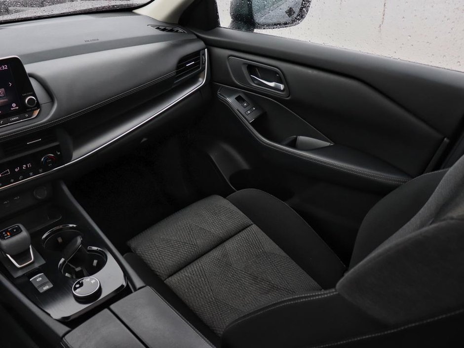 2024 Nissan Rogue SV Moonroof-14