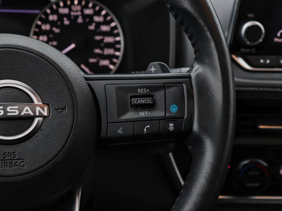 2024 Nissan Rogue SV Moonroof-11