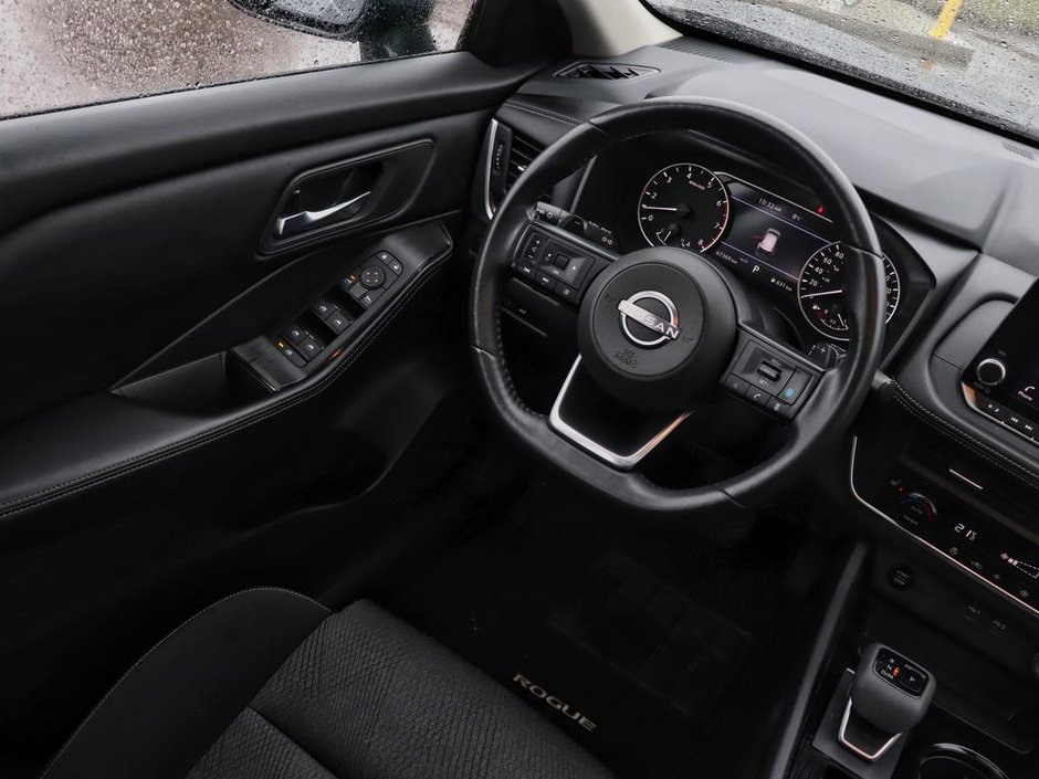 2024 Nissan Rogue SV Moonroof-12