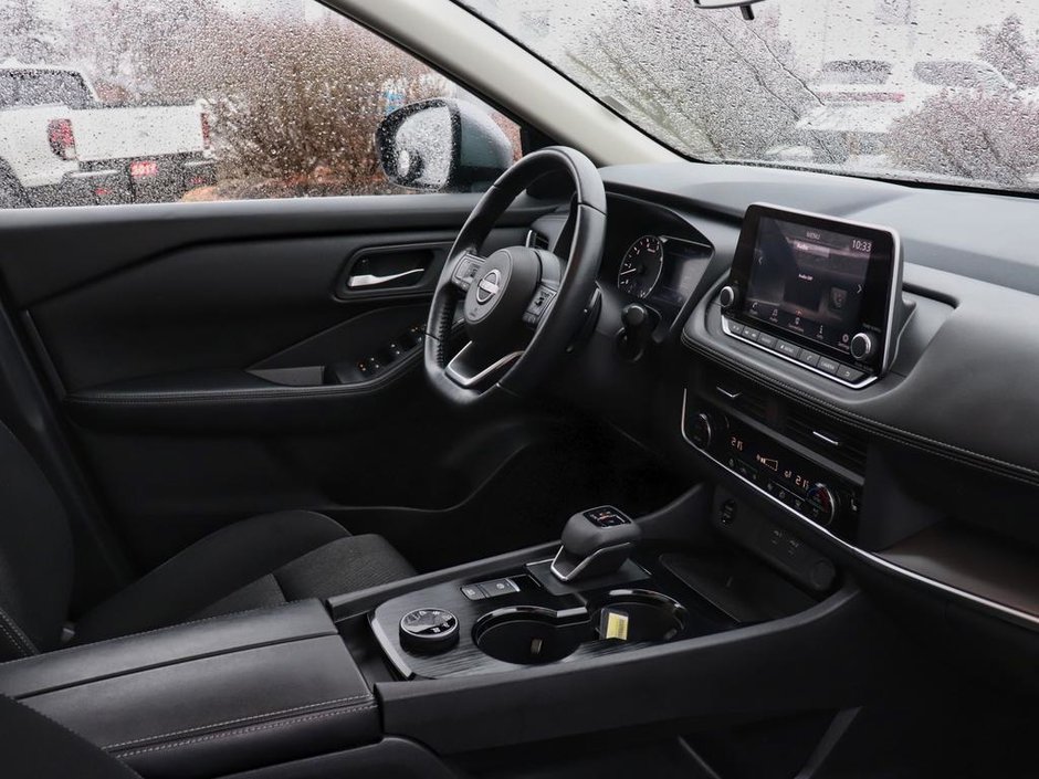2024 Nissan Rogue SV Moonroof-17