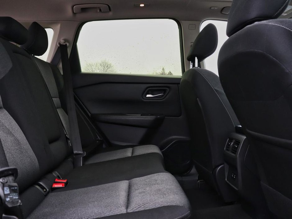 2024 Nissan Rogue SV Moonroof-18