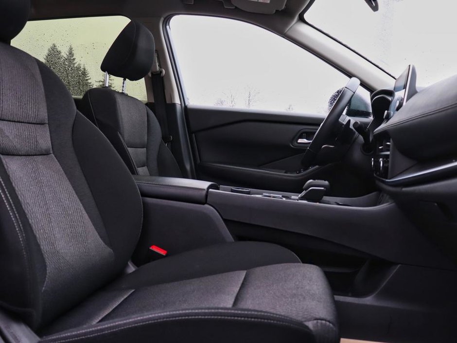 2024 Nissan Rogue SV Moonroof-16