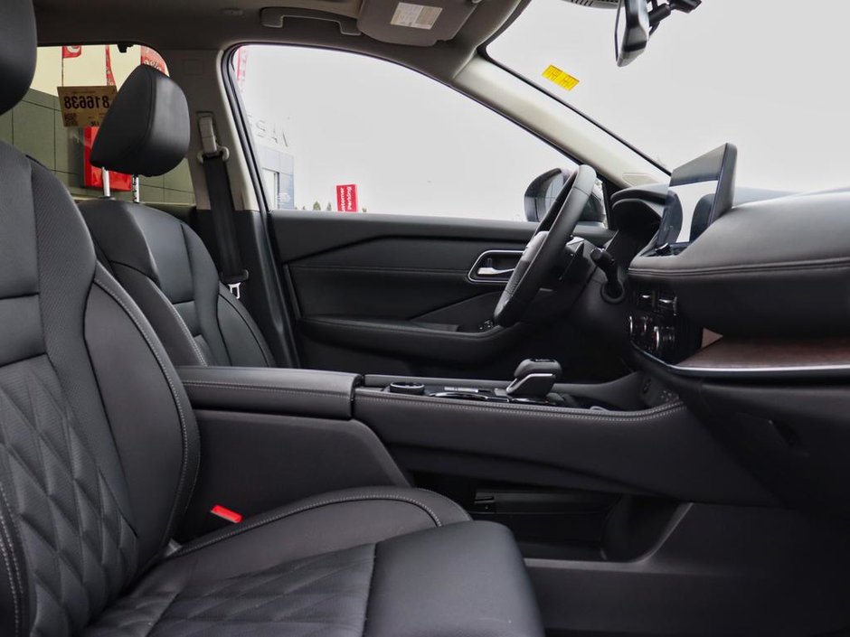 2025 Nissan Rogue Platinum-17