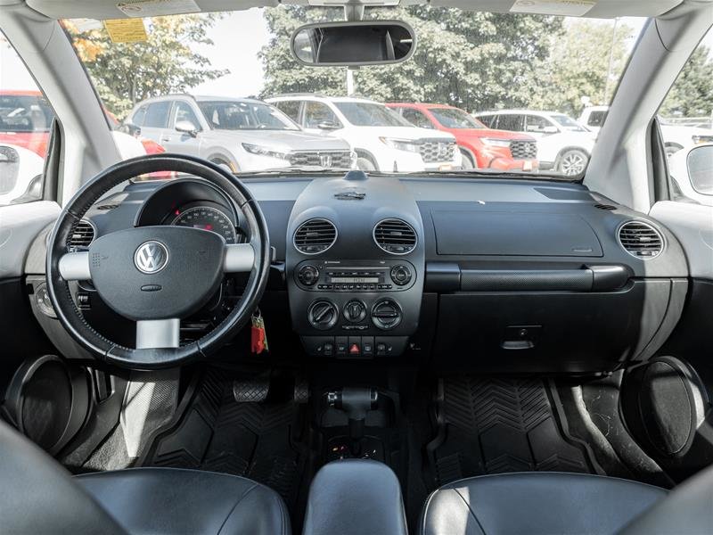 2010 Volkswagen New Beetle Convertible Comfortline-22