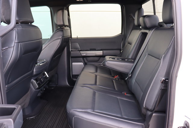 2023 Ford F-150 LARIAT 4x4 Crewmax, Low KM!! Clean Carfax, Leather Heated / Ventilated Seats, Panoramic Sunroof, Nav-7