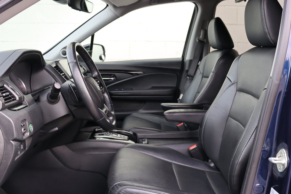 2021 Honda Pilot Touring AWD, 8 Pass, One Owner, Clean Carfax, Leather Heated Seats, Overhead Blu-Ray Player, Sunroof-6