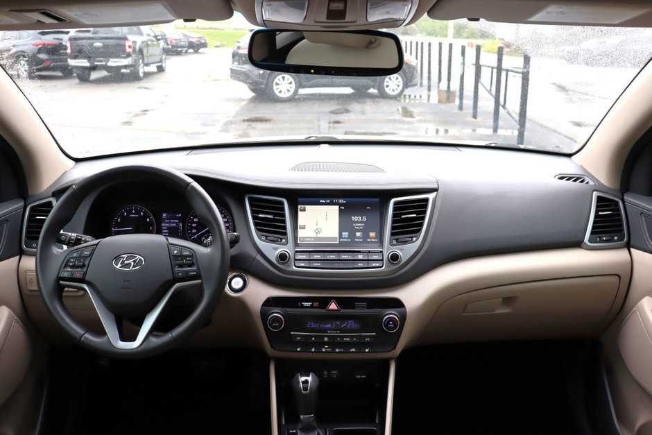 2017 Hyundai Tucson Luxury AWD, Clean Carfax, Safety Certified, Leather Heated Seats / Steering, Panoramic Sunroof, Nav-8