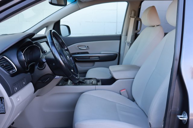 2017 Kia Sedona LX, 8 Passengers, Heated Seats, Android AUto, Apple Carplay, One Owner, Clean Carfax-6