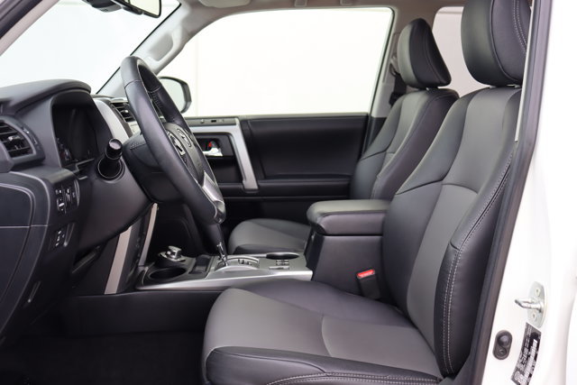 2022 Toyota 4Runner SR5 4x4 7 Passengers, Clean Carfax, Leather Heated Seats, Sunroof, Android Auto, Apple Carplay-6