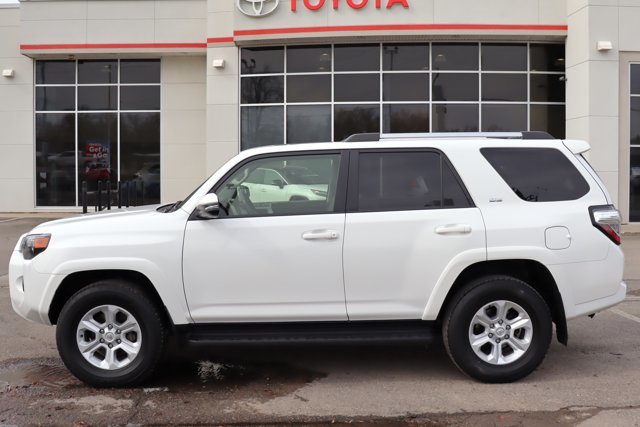 2022 Toyota 4Runner SR5 4x4 7 Passengers, Clean Carfax, Leather Heated Seats, Sunroof, Android Auto, Apple Carplay-1