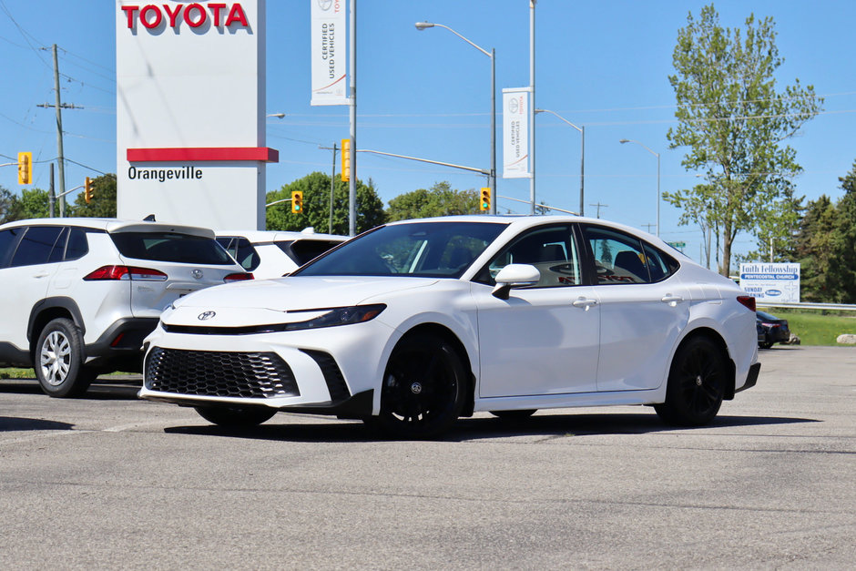 2025 Toyota Camry SE Hybrid Electric, Low KM!! Clean Carfax, Leather Heated Seats / Steering, Sunroof, Adaptive Cruise-0
