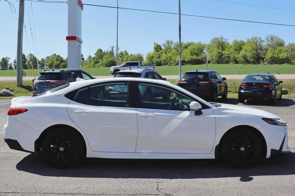 2025 Toyota Camry SE Hybrid Electric, Low KM!! Clean Carfax, Leather Heated Seats / Steering, Sunroof, Adaptive Cruise-3