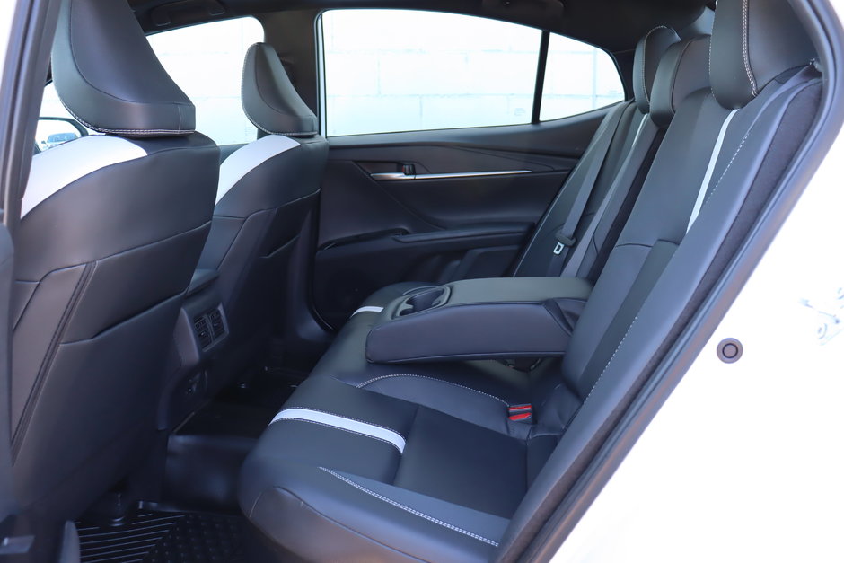 2025 Toyota Camry SE Hybrid Electric, Low KM!! Clean Carfax, Leather Heated Seats / Steering, Sunroof, Adaptive Cruise-7