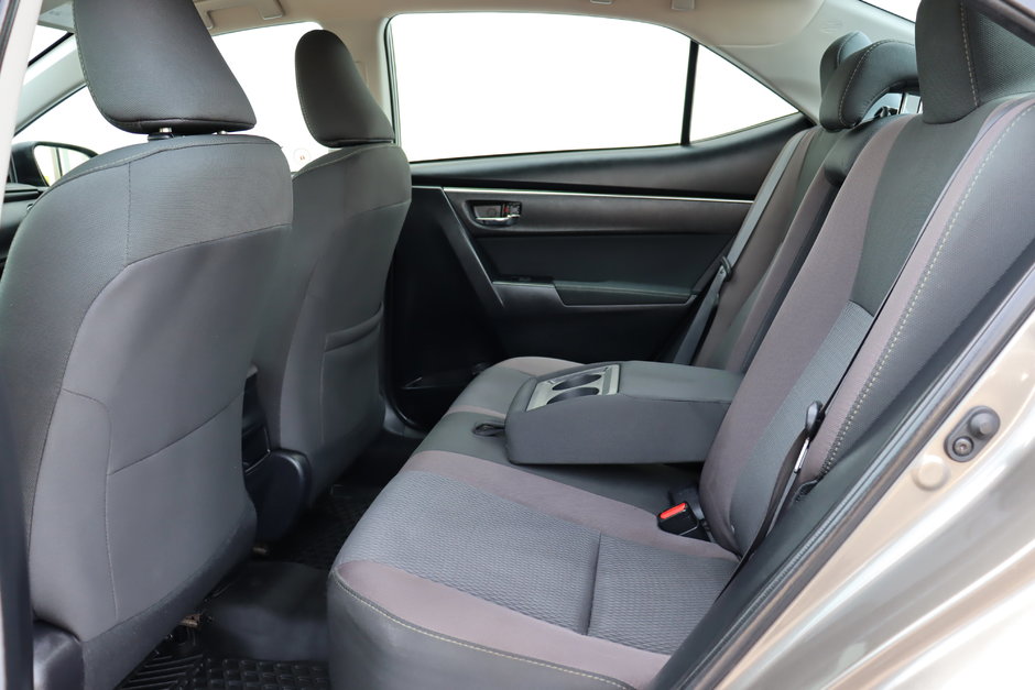 2018 Toyota Corolla LE, Low KM!! Clean Carfax, Dealer Serviced, Heated Seats, Back-Up Cam, Bluetooth, Safety Certified-7