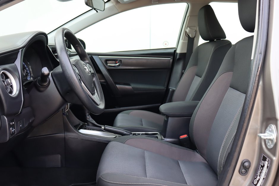 2018 Toyota Corolla LE, Low KM!! Clean Carfax, Dealer Serviced, Heated Seats, Back-Up Cam, Bluetooth, Safety Certified-6