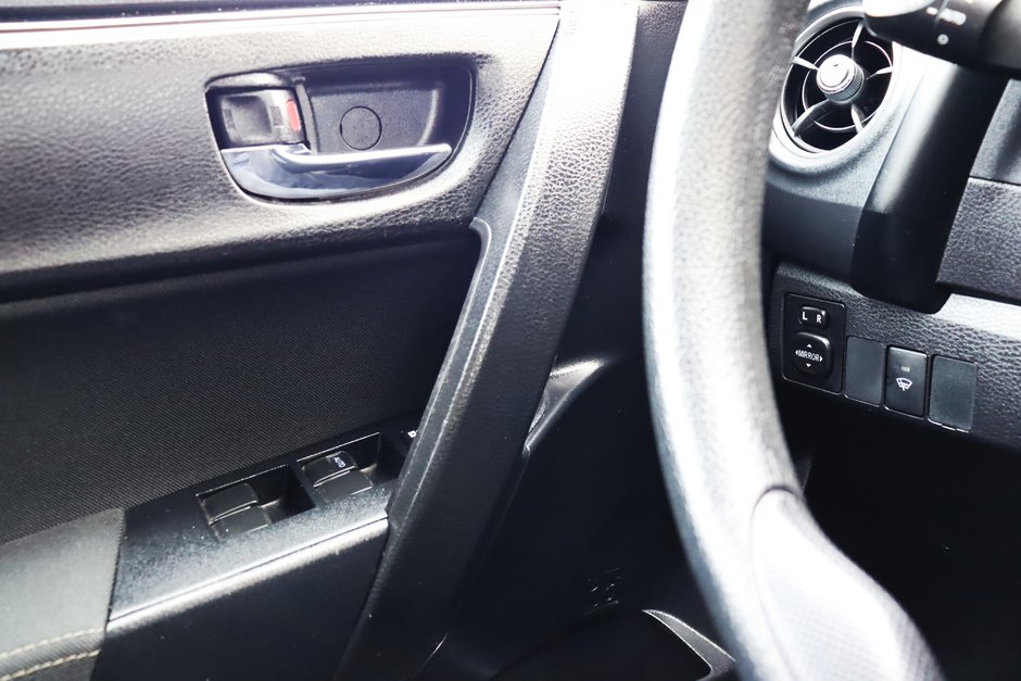 2018 Toyota Corolla LE, Low KM!! Clean Carfax, Dealer Serviced, Heated Seats, Back-Up Cam, Bluetooth, Safety Certified-14