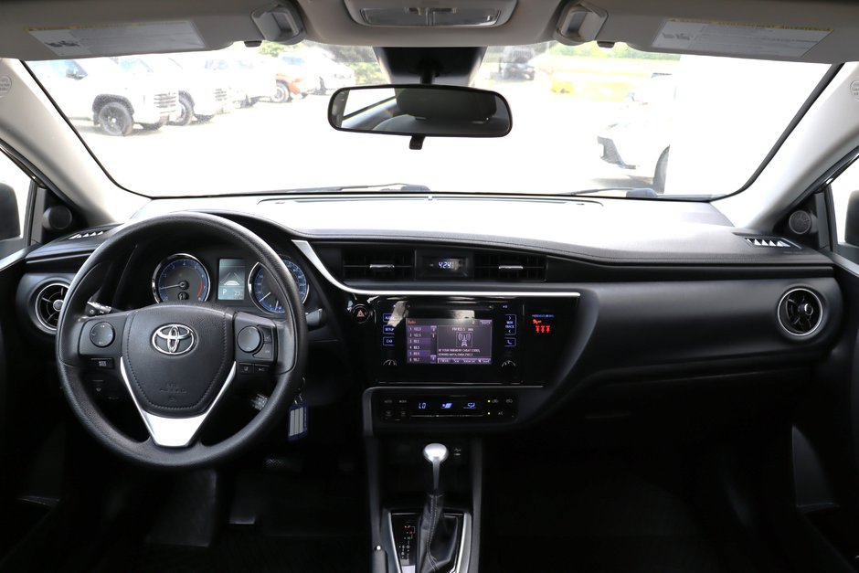 2018 Toyota Corolla LE, Low KM!! Clean Carfax, Dealer Serviced, Heated Seats, Back-Up Cam, Bluetooth, Safety Certified-8