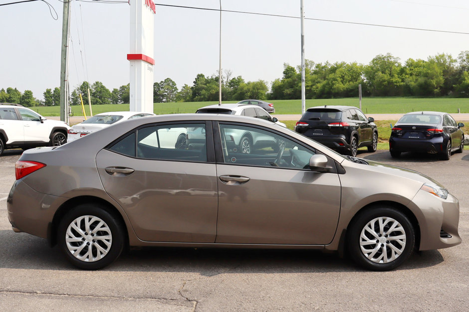 2018 Toyota Corolla LE, Low KM!! Clean Carfax, Dealer Serviced, Heated Seats, Back-Up Cam, Bluetooth, Safety Certified-3