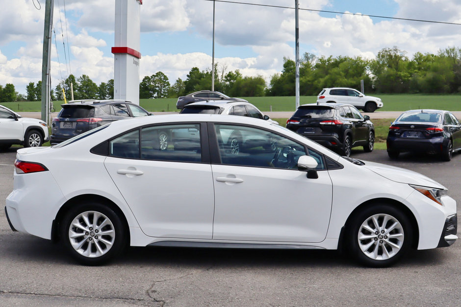 2022 Toyota Corolla SE, Clean Carfax, Heated Front Seats, Android Auto, Apple Carplay, Sport Mode, Blind Spot Monitor-3