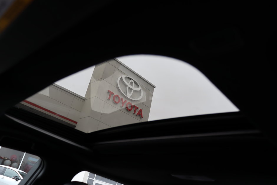 2023 Toyota Corolla XSE, Low KM!! Toyota Certified Used, Clean Carfax, Heated Front & Rear Seats, Sunroof, Navigation-15