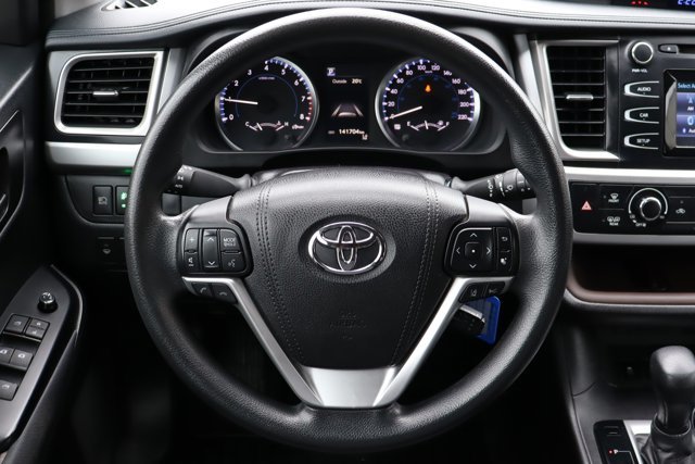2017 Toyota Highlander LE, 8 Passengers, Clean Carfax, Safety Certified, Bluetooth, Back-Up Camera, Adaptive Cruise Control-10