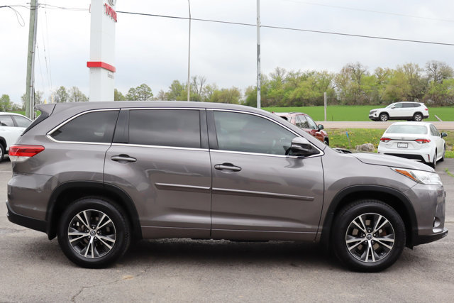 2017 Toyota Highlander LE, 8 Passengers, Clean Carfax, Safety Certified, Bluetooth, Back-Up Camera, Adaptive Cruise Control-3