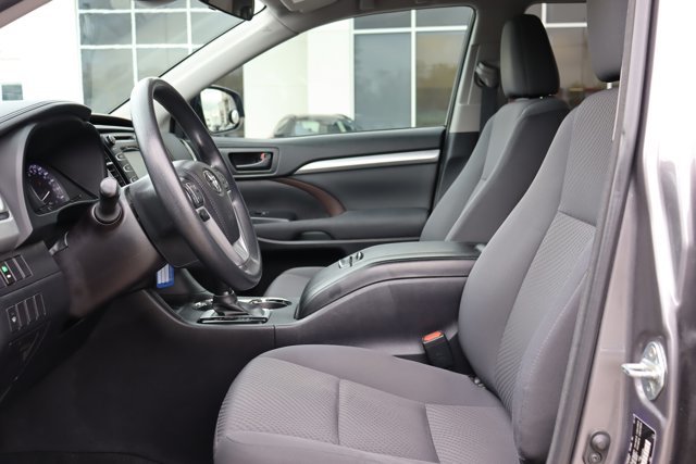 2017 Toyota Highlander LE, 8 Passengers, Clean Carfax, Safety Certified, Bluetooth, Back-Up Camera, Adaptive Cruise Control-6