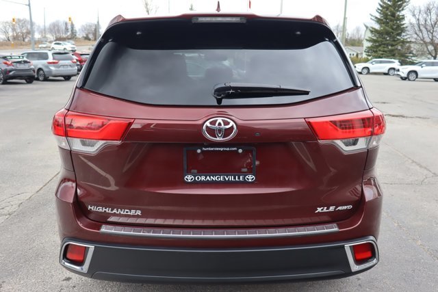 2019 Toyota Highlander Low KM!! XLE AWD, 8 Passengers, Leather Heated Seats, Sunroof, Navigation, Blind Spot Monitor-2