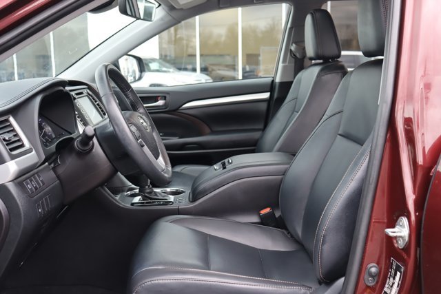 2019 Toyota Highlander Low KM!! XLE AWD, 8 Passengers, Leather Heated Seats, Sunroof, Navigation, Blind Spot Monitor-6