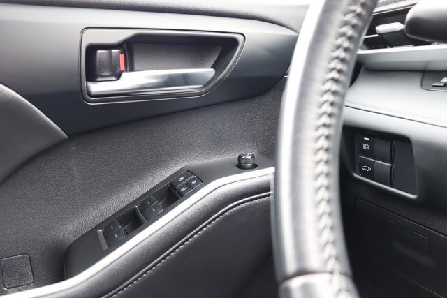 2020 Toyota Highlander XLE Hybrid Electric AWD 8 Passengers, Leather Heated Seats, Sunroof, Power Tailgate, Blind Spot-15